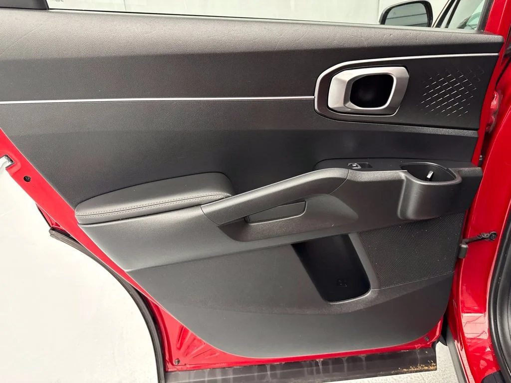 Used 2022 Red Kia S image 15