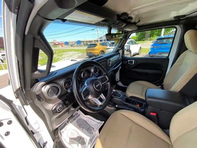 Used 2023 White Jeep Sahara image 18