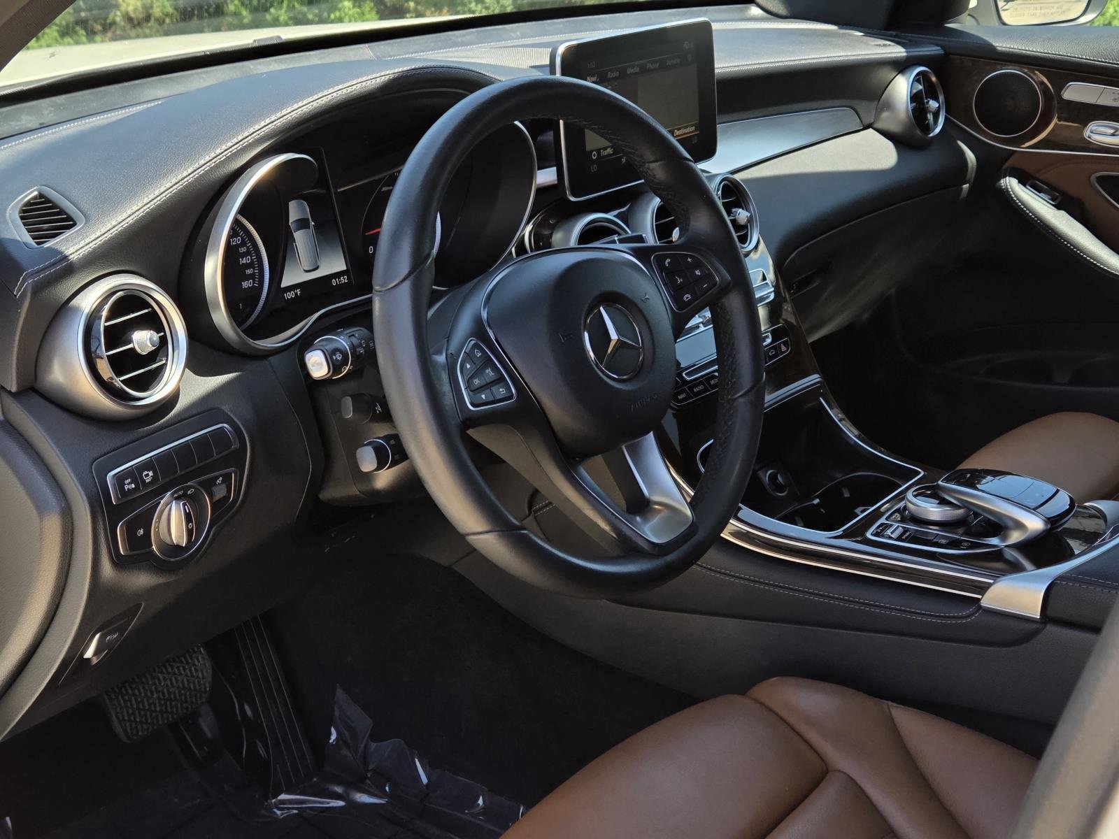 Used 2018 designo Diamond White Metallic Mercedes-Benz GLC 300 image 34