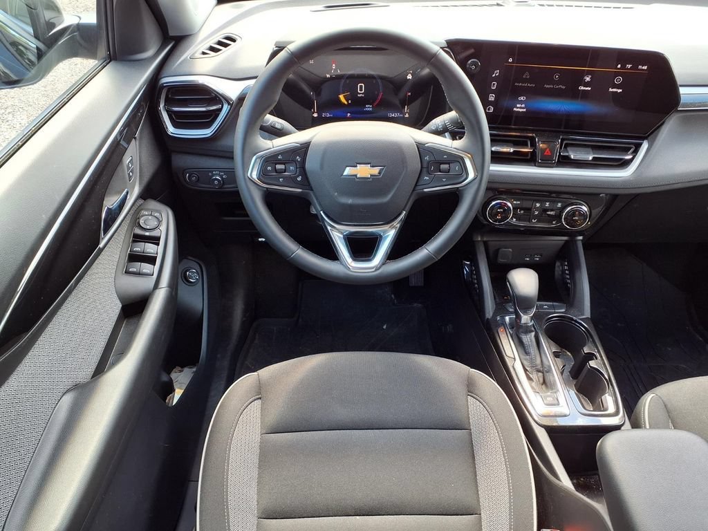 Used 2025 Mosaic Black Metallic Chevrolet LT image 15