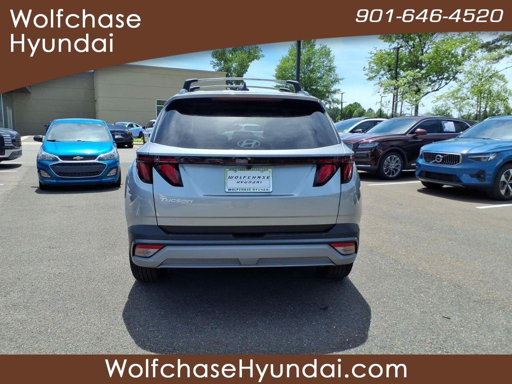 New 2026 Silver Hyundai SEL FWD image 4