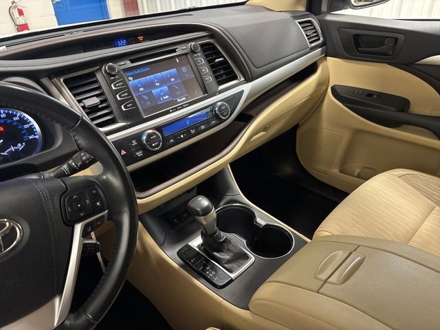 Used 2019 Blizzard Pearl Toyota LE Plus image 23