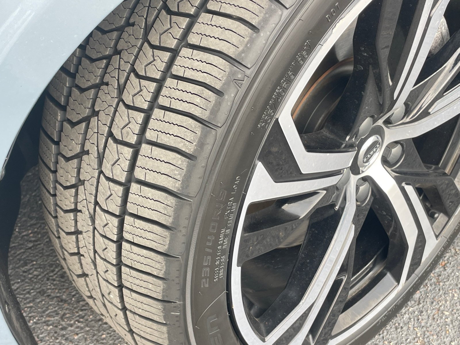 Used 2024 Thunder Grey Metallic Volvo Core Dark Theme image 9