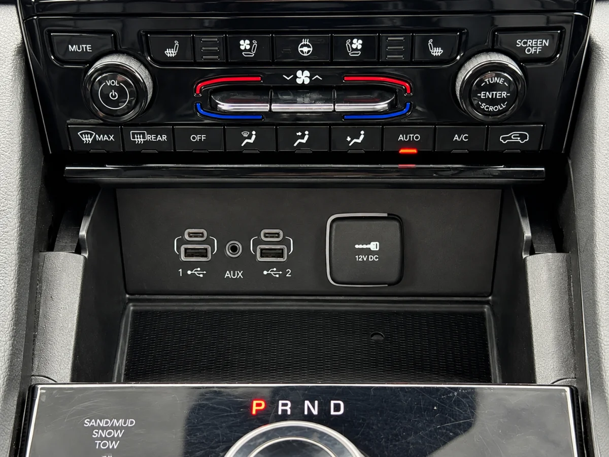 Used 2024 White Jeep Limited image 29