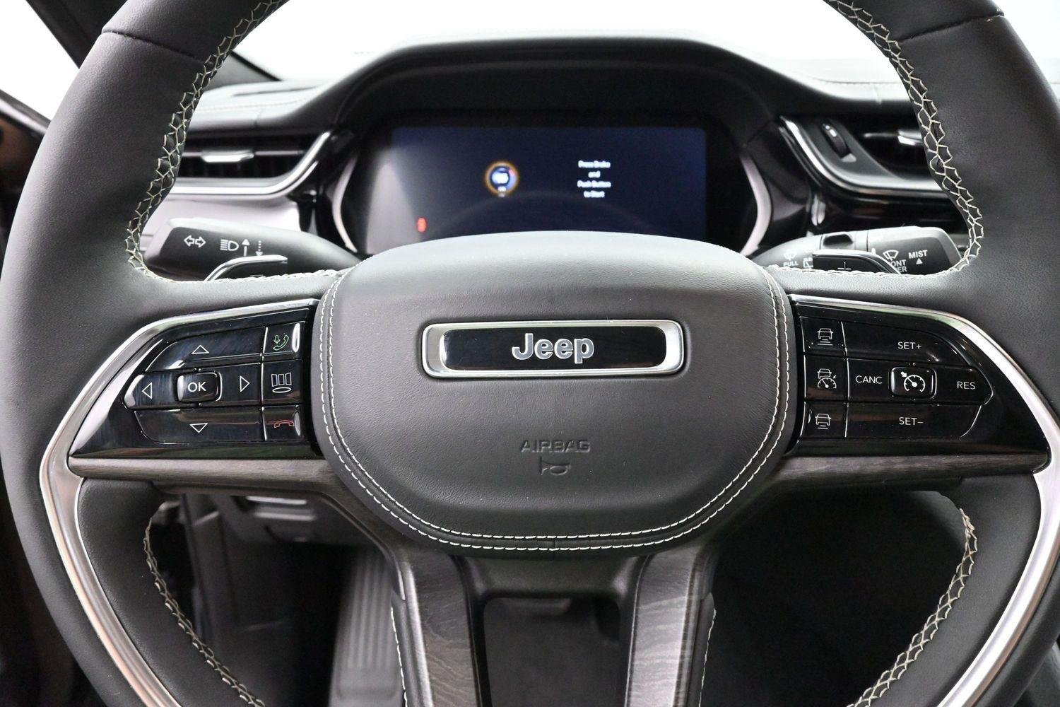 Used 2023 Diamond Black Crystal Pearlcoat Jeep Overland image 19