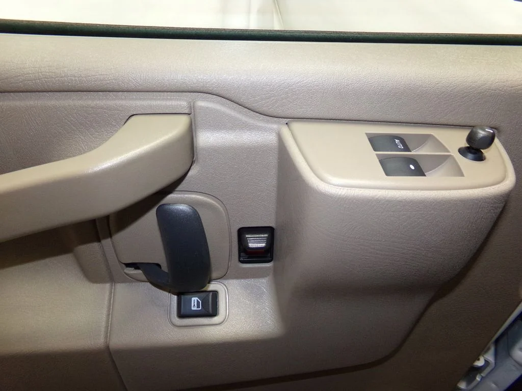 New 2025 Summit White GMC Work Van image 11