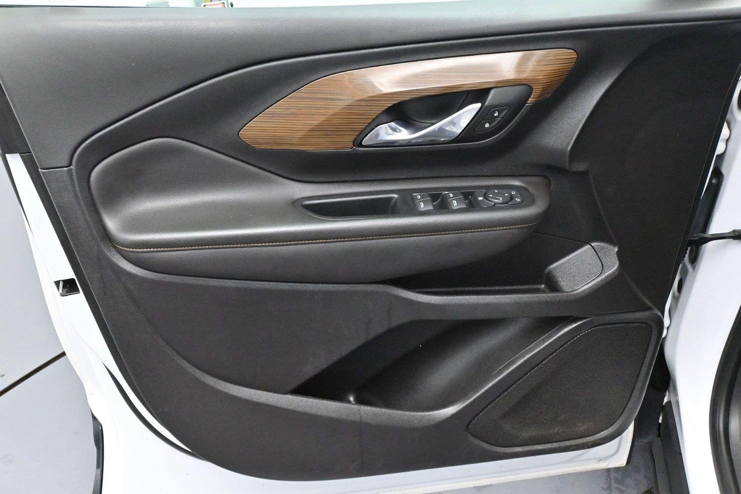 Used 2020 Summit White GMC SLE image 10