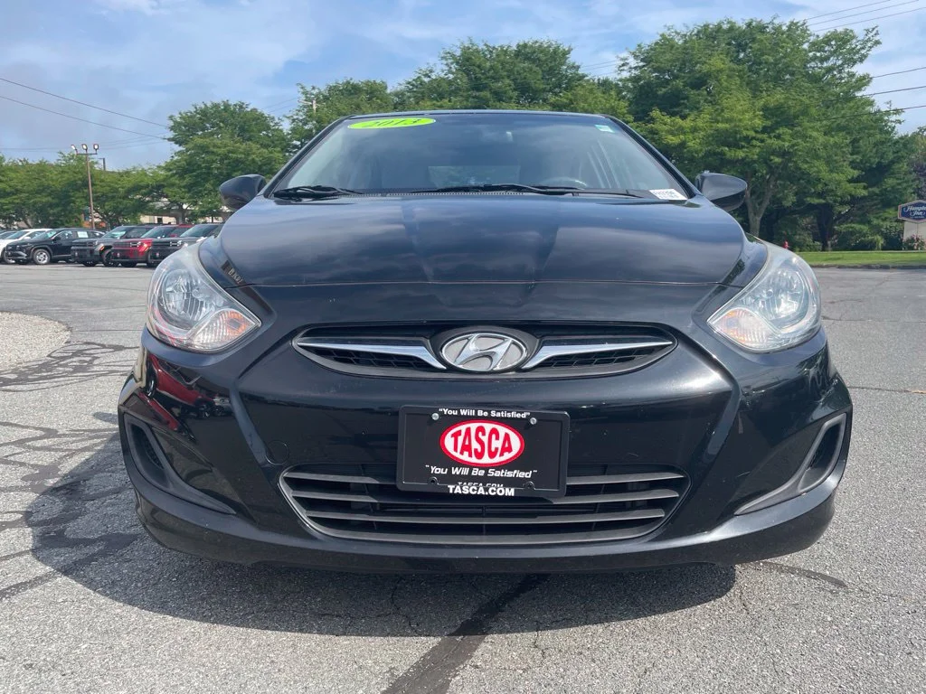 Used 2013 Black Hyundai GLS image 2
