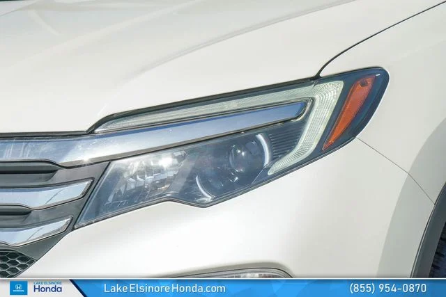 Used 2017 White Diamond Pearl Honda EX-L image 5