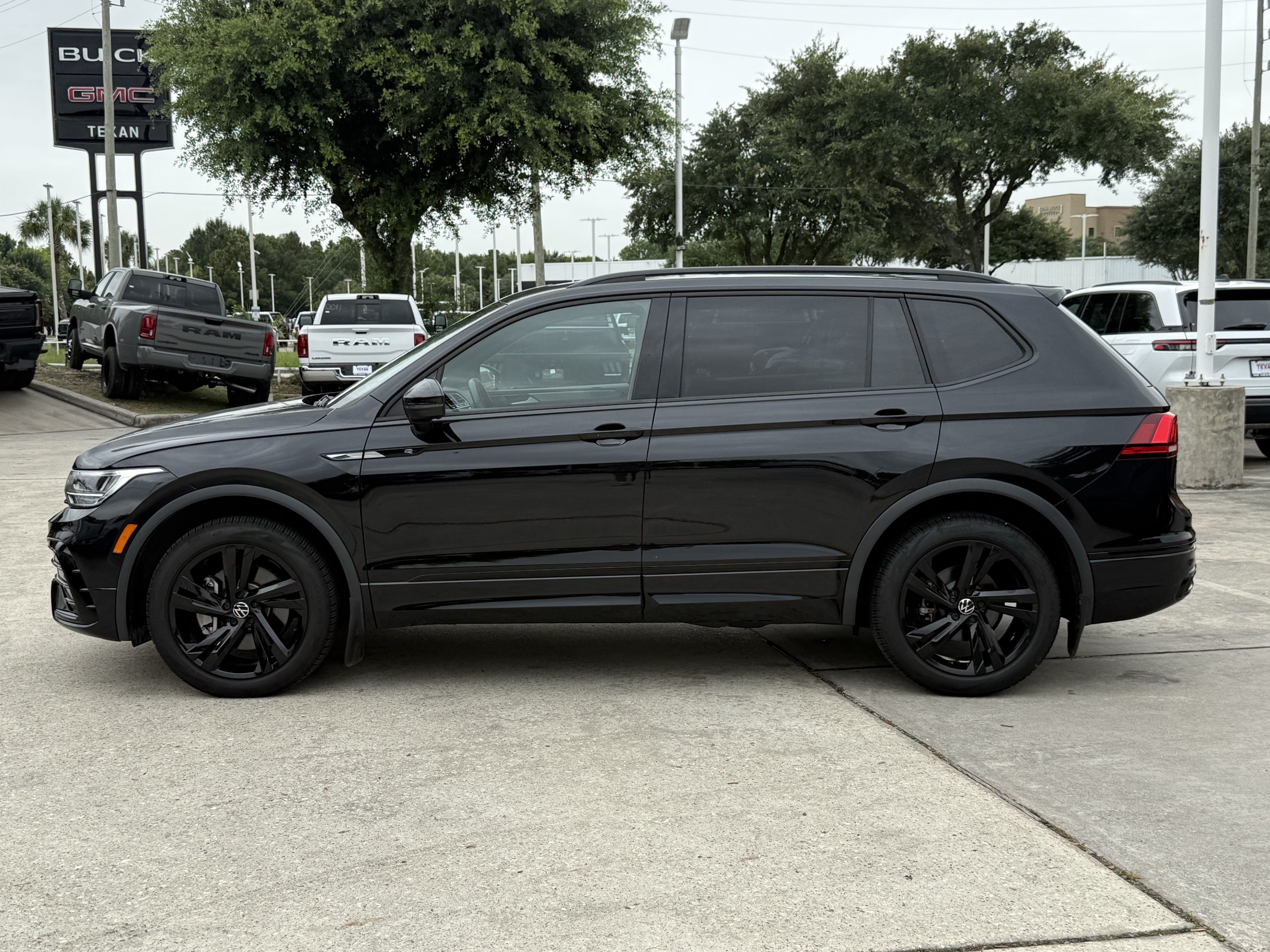 Used 2023 Deep Black Pearl Volkswagen SE R-Line Black image 7
