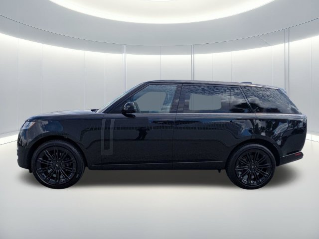 New 2027 Santorini Black Land Rover SE image 3