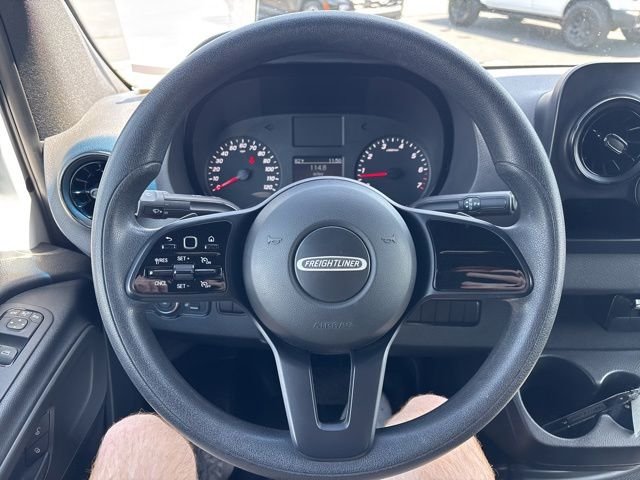 Used 2019 White Freightliner Standard Roof I4 image 19