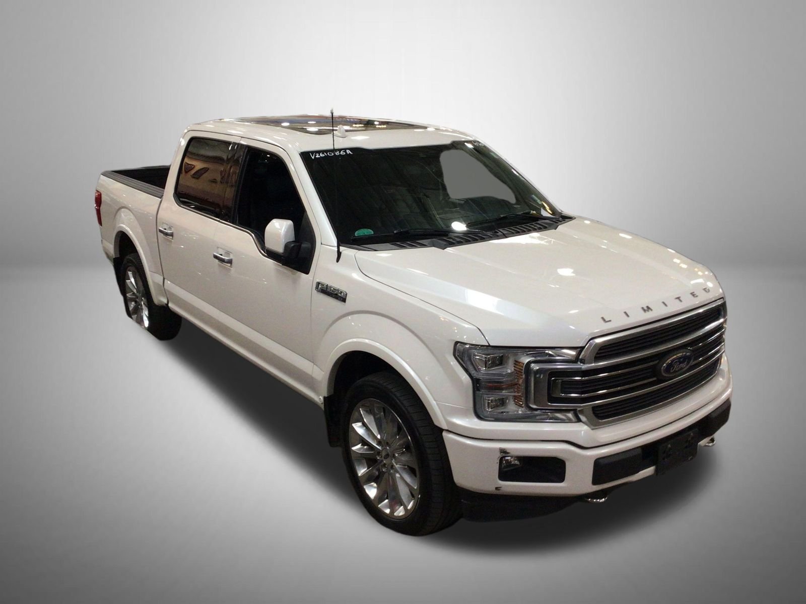 Used 2018 White Ford Limited image 3