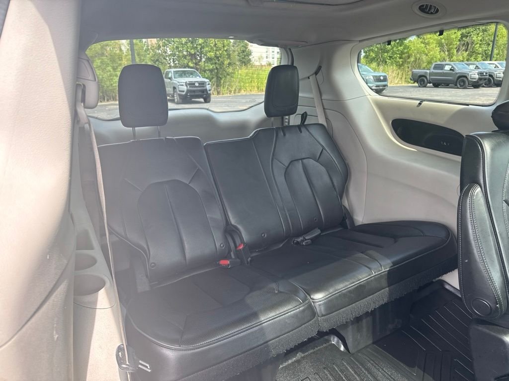 Used 2019 White Chrysler Limited image 19