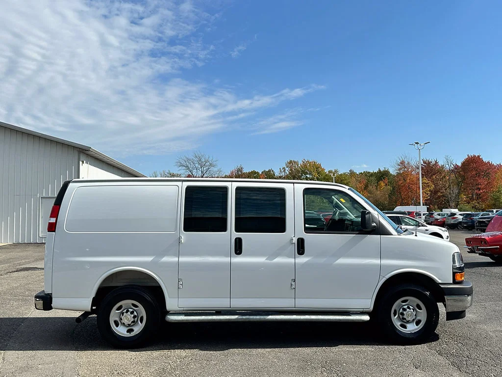 Used 2025 Summit White Chevrolet WT image 10