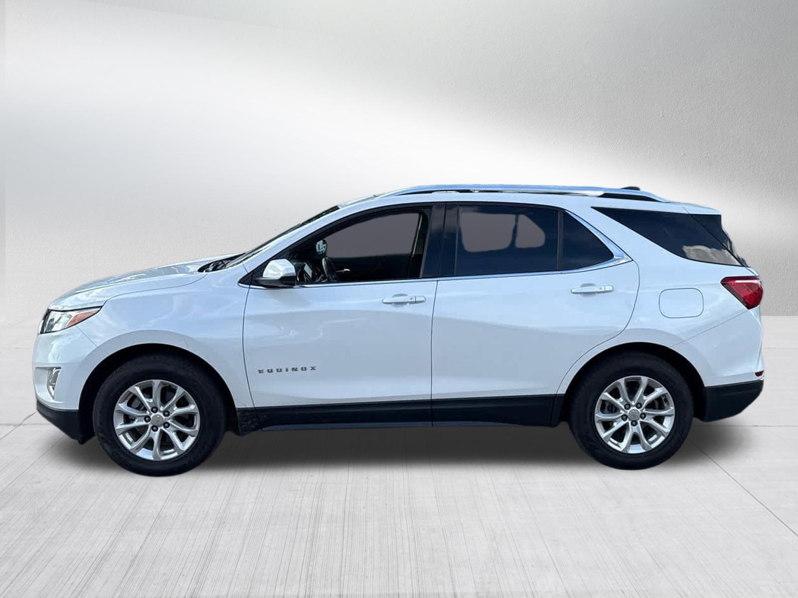 Used 2018 IRIDESCENT PEARL TRICOAT Chevrolet LT image 3