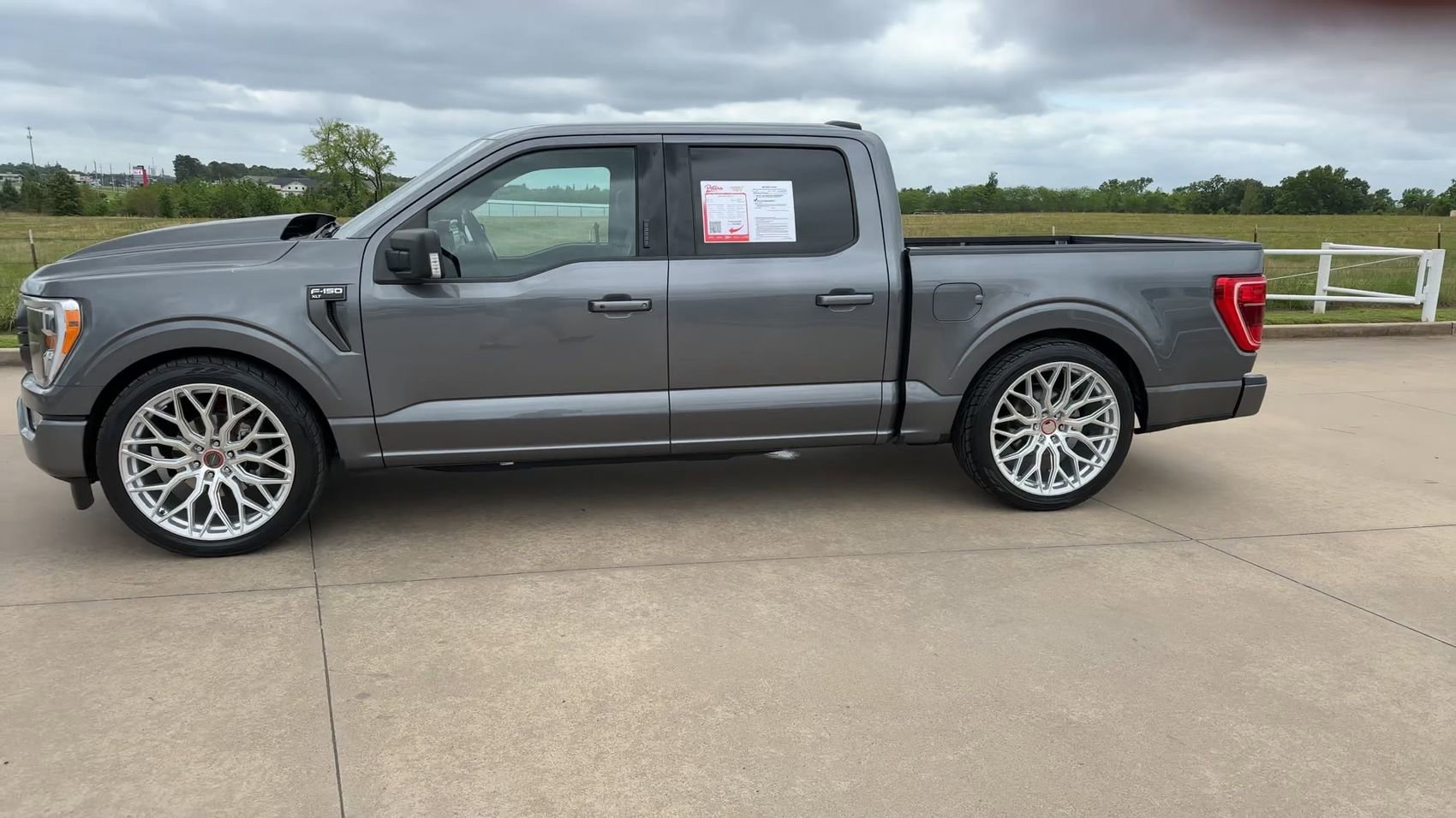 Used 2023 Gray Metallic Ford XLT image 6