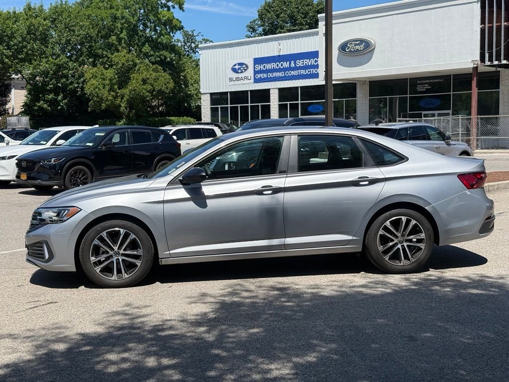 Used 2023  Volkswagen 1.5T Sport image 5