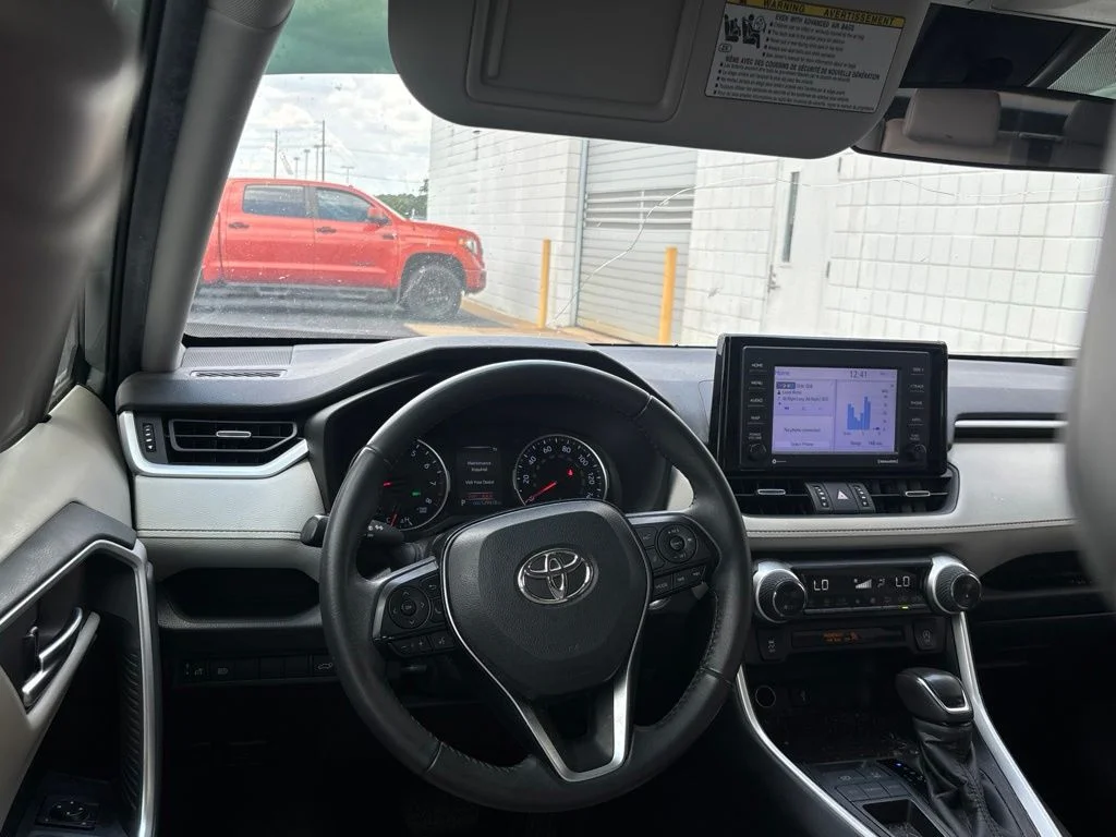 Used 2021  Toyota XLE Premium image 2