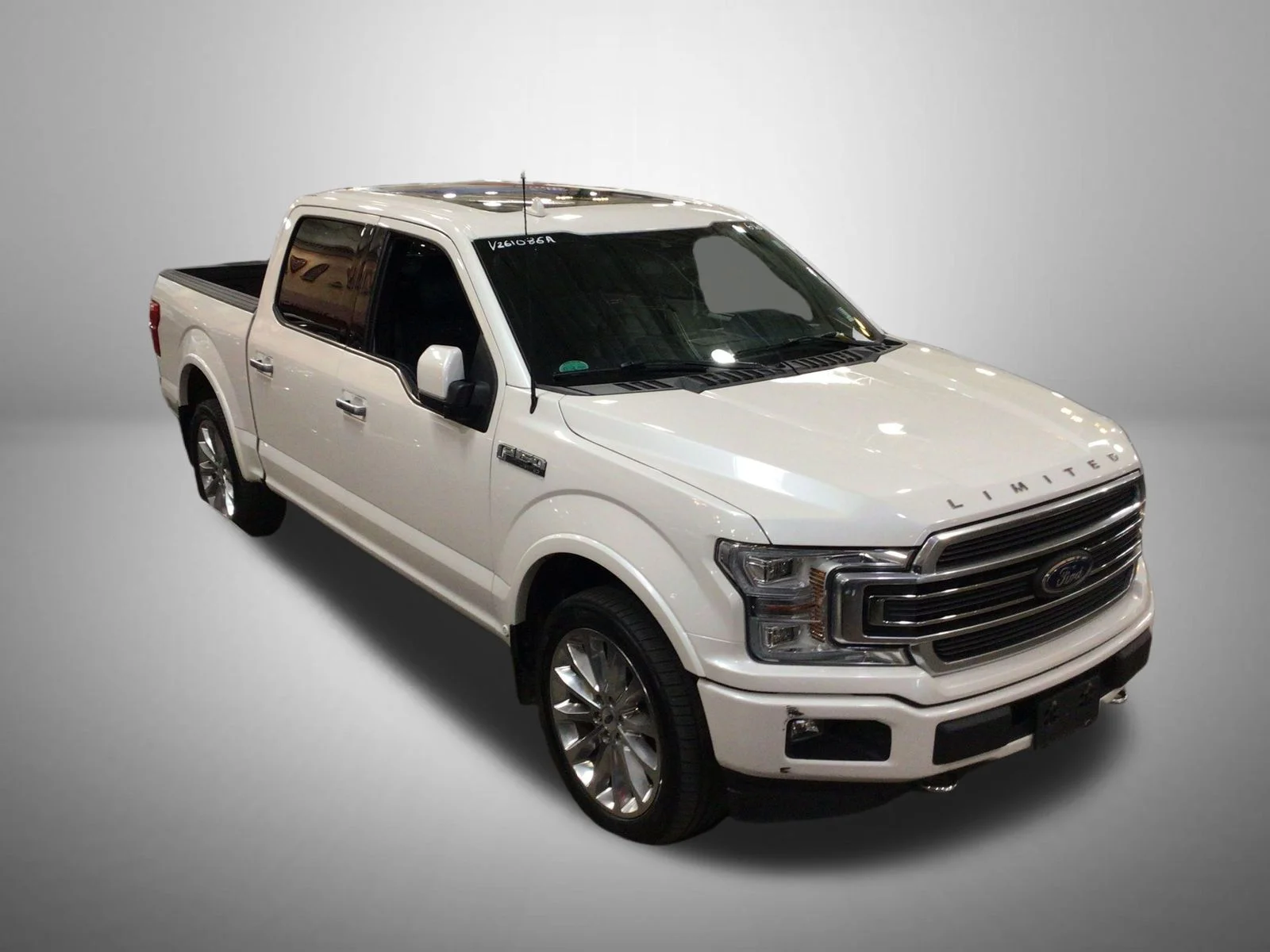 Used 2018 White Ford Limited image 3