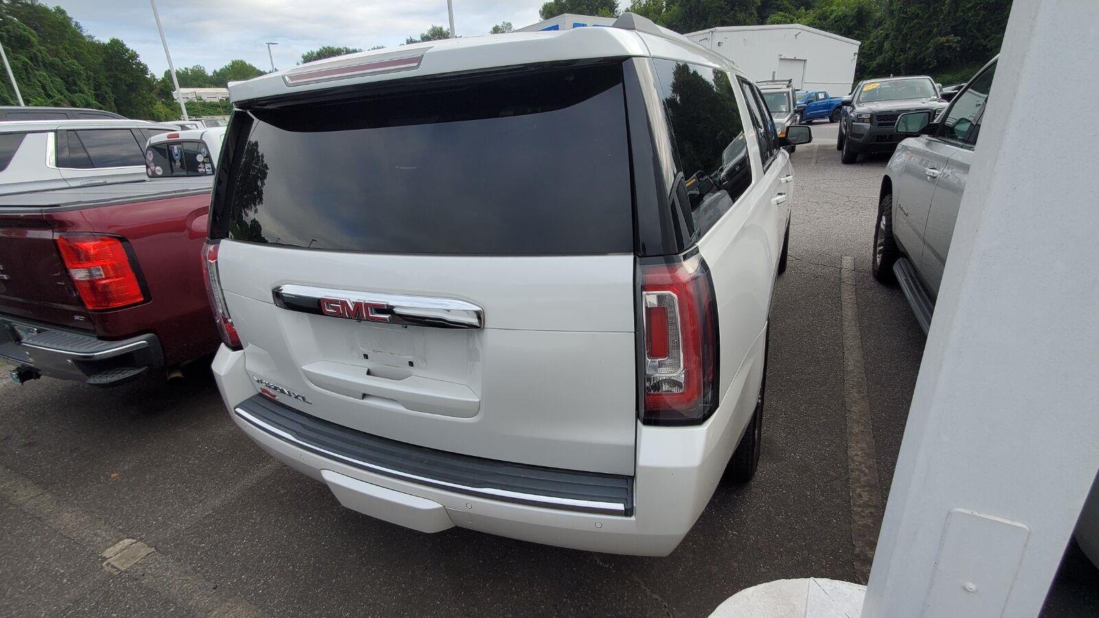 Used 2018 WHITE FROST TRICOAT GMC Denali image 10
