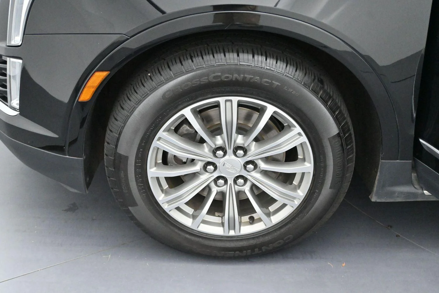 Used 2017 STELLAR BLACK METALLIC Cadillac FWD image 30