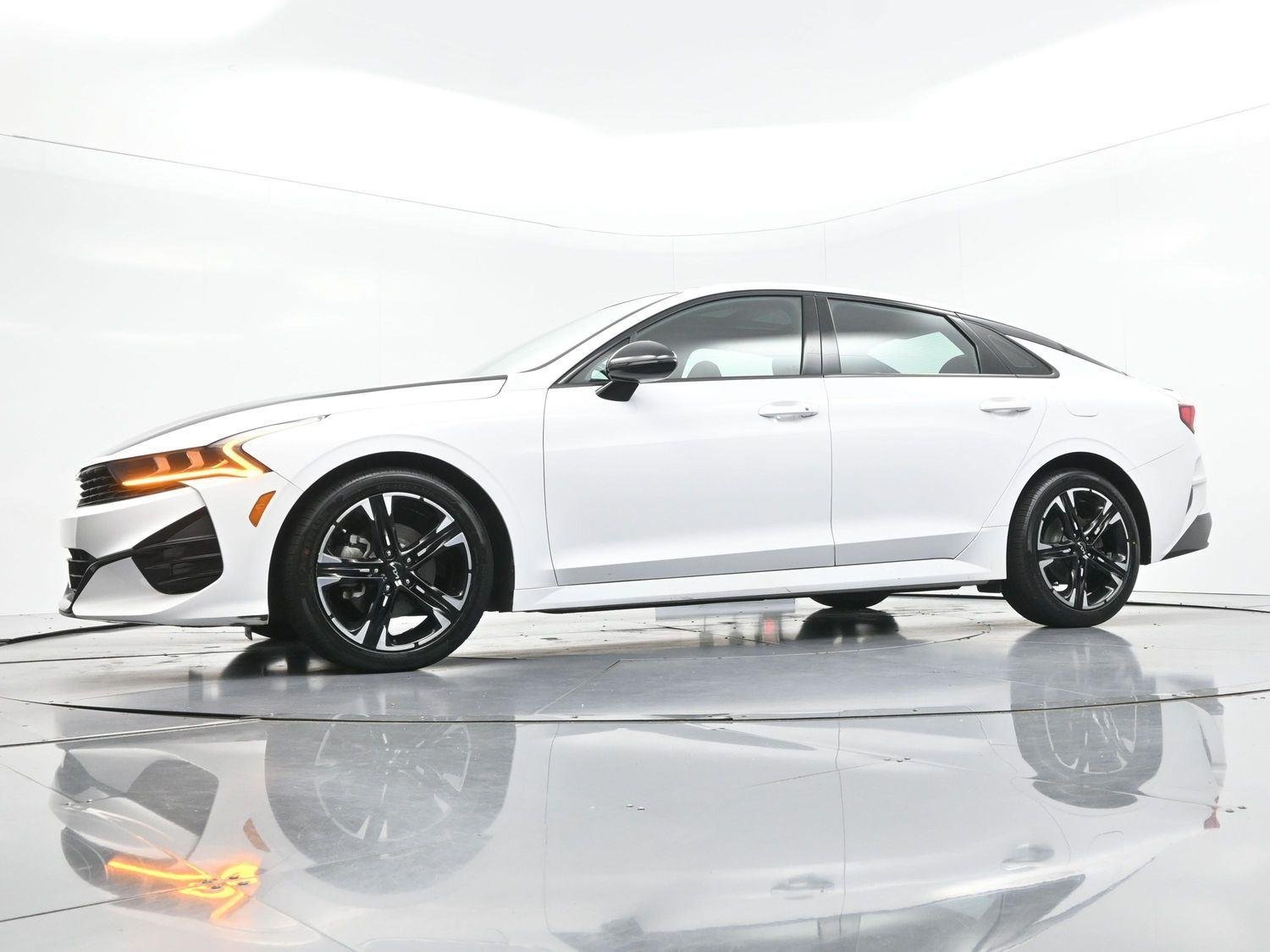 Used 2022 Glacial White Pearl Kia GT-Line image 45