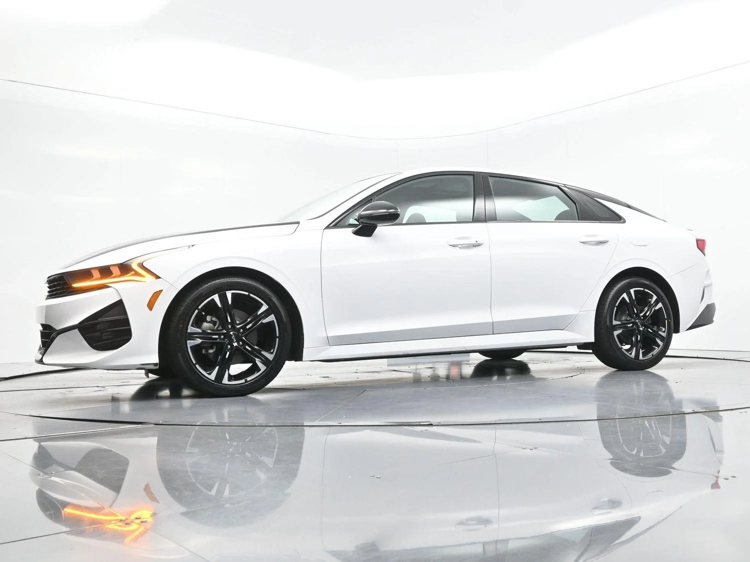 Used 2022 Glacial White Pearl Kia GT-Line image 45