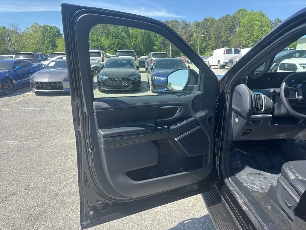 Used 2026 Black Ford Platinum image 27