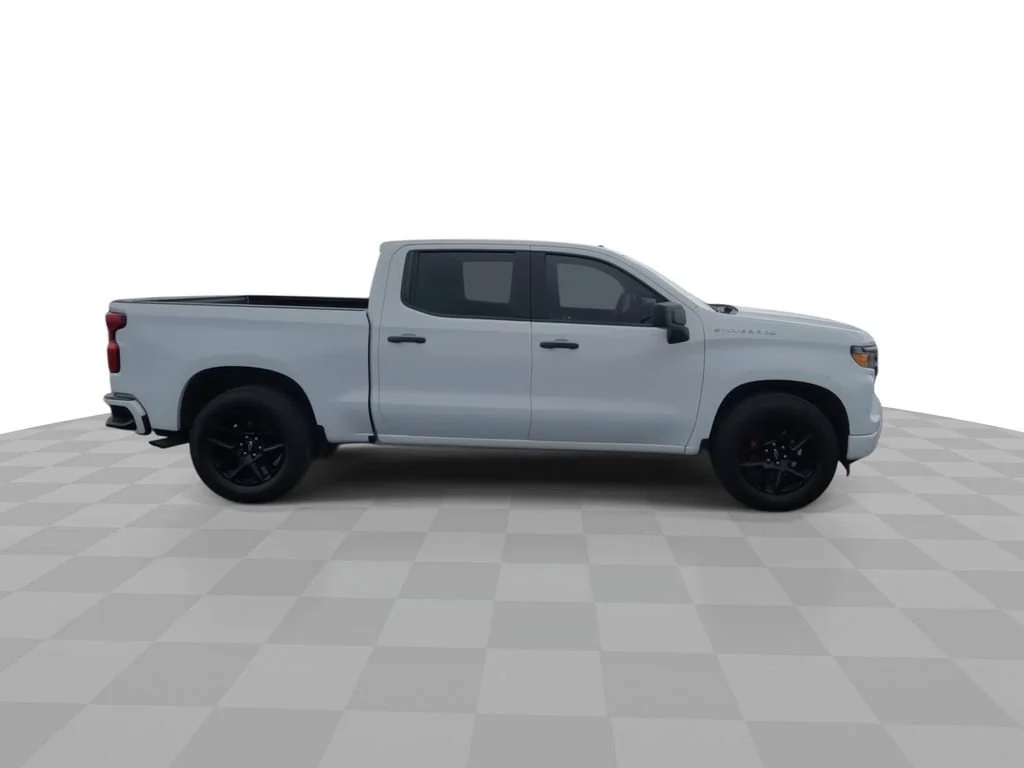 Certified Used 2022 Summit White Chevrolet Custom image 9