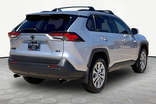 Used 2025 Silver Toyota XLE Premium image 2