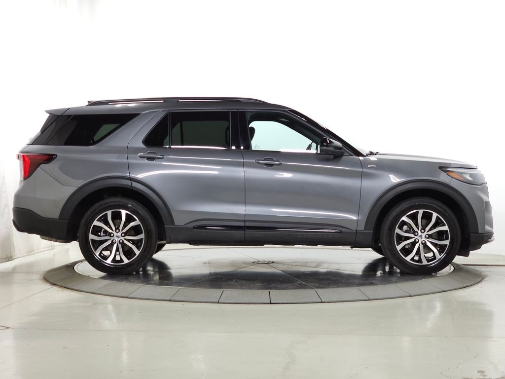 Used 2025 Gray Metallic Ford ST-Line image 13