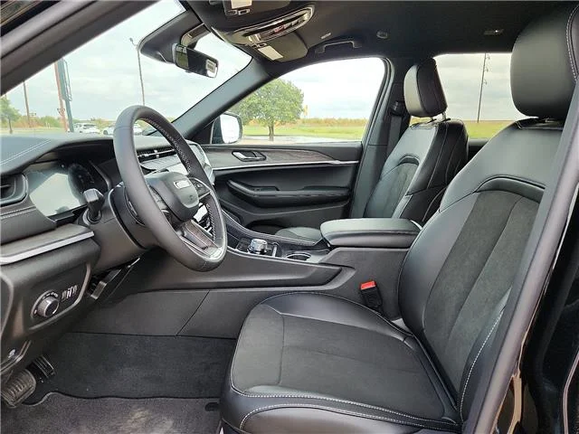 New 2027 PX8 High Gloss Jeep L LAREDO ALTITUDE 4X2 image 11