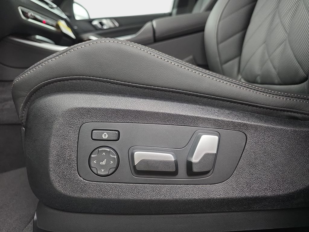 New 2026 Alpine White BMW xDrive40i image 28