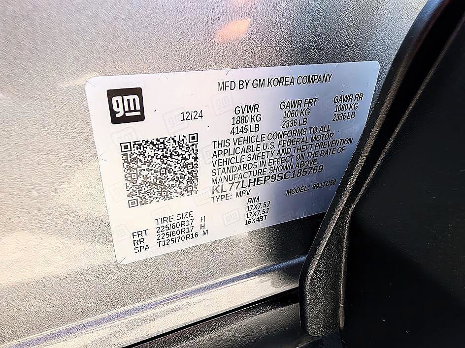 Used 2025 Sterling Gray Metallic Chevrolet LT image 32