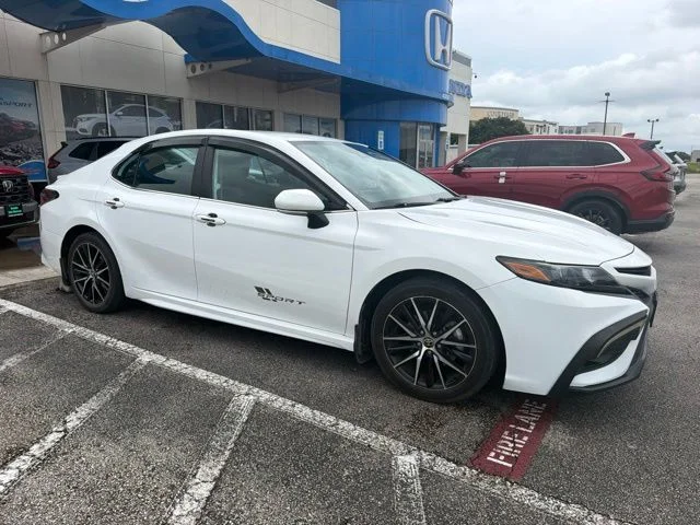Used 2023 Ice Toyota SE image 9