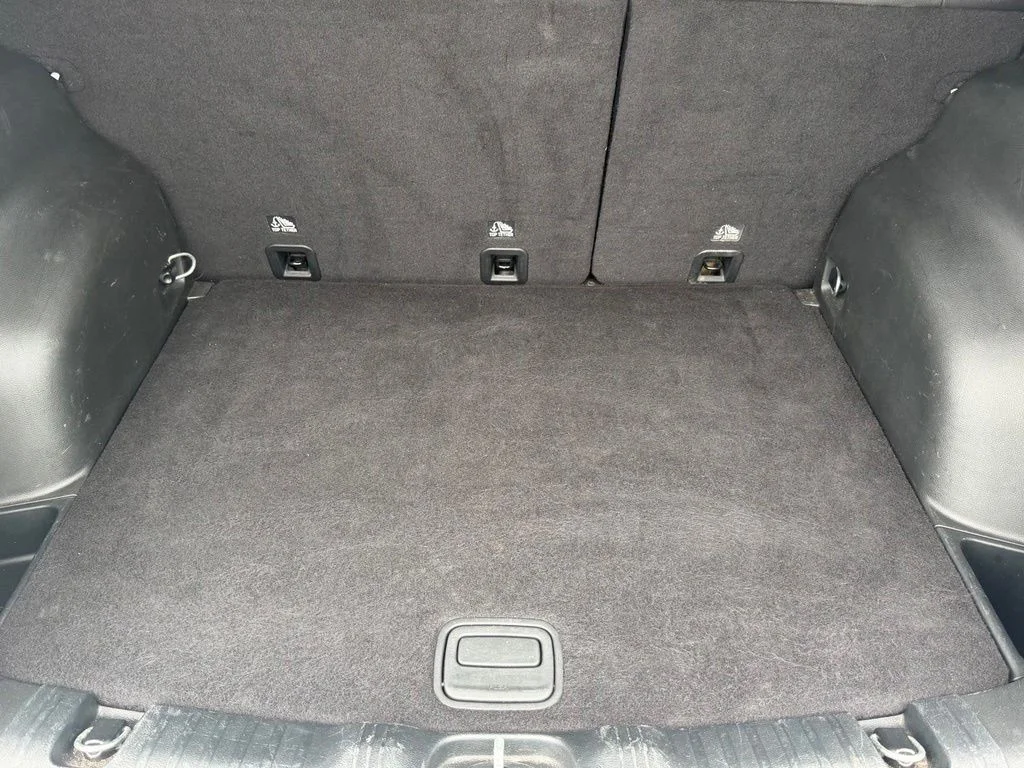 Used 2024 White Jeep Latitude image 52
