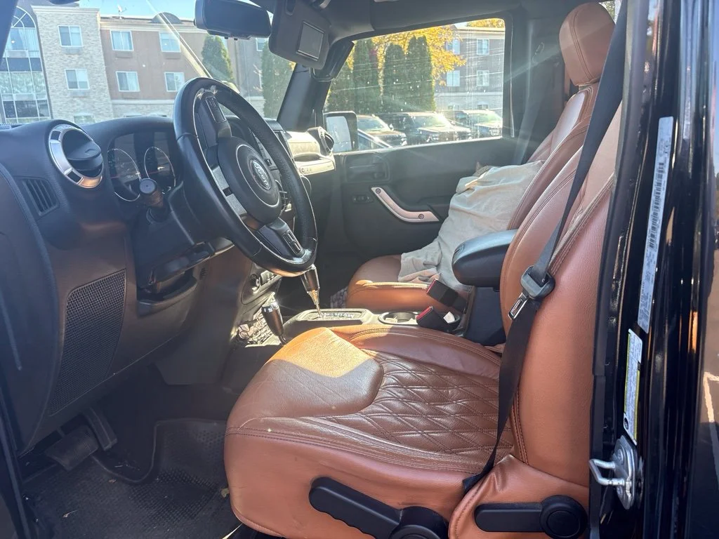Used 2018 Black Jeep Unlimited Sahara image 3