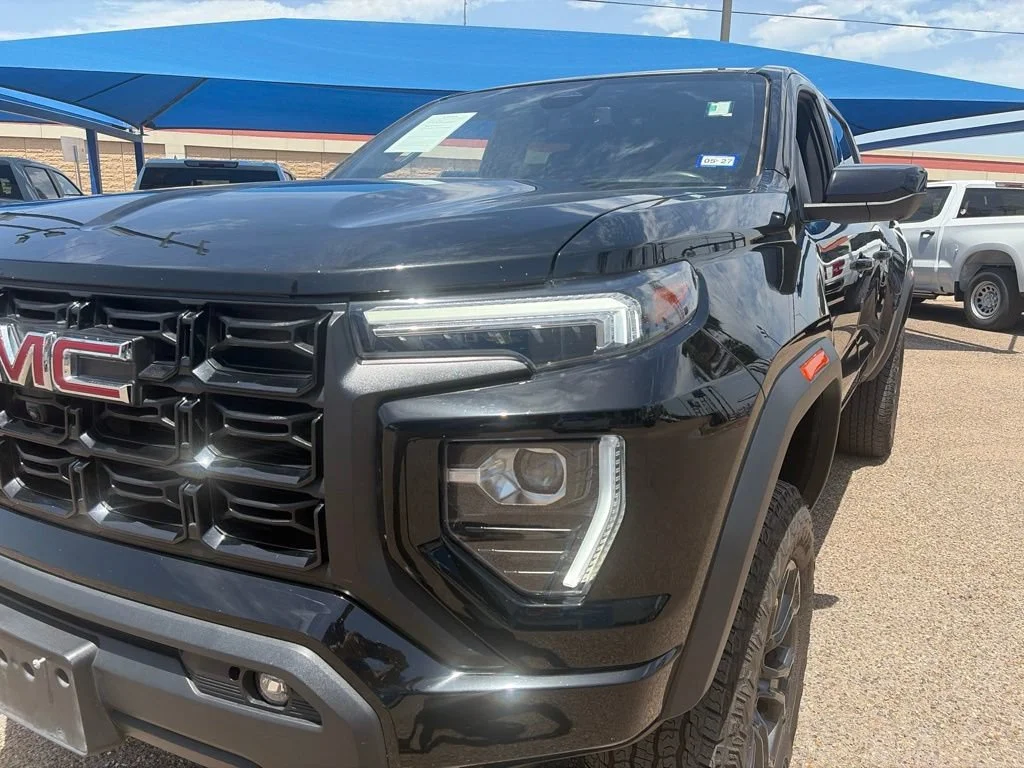 Used 2025 Onyx Black GMC Elevation image 3