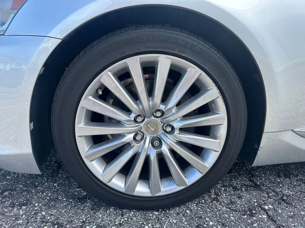 Used 2014  Lexus  image 12