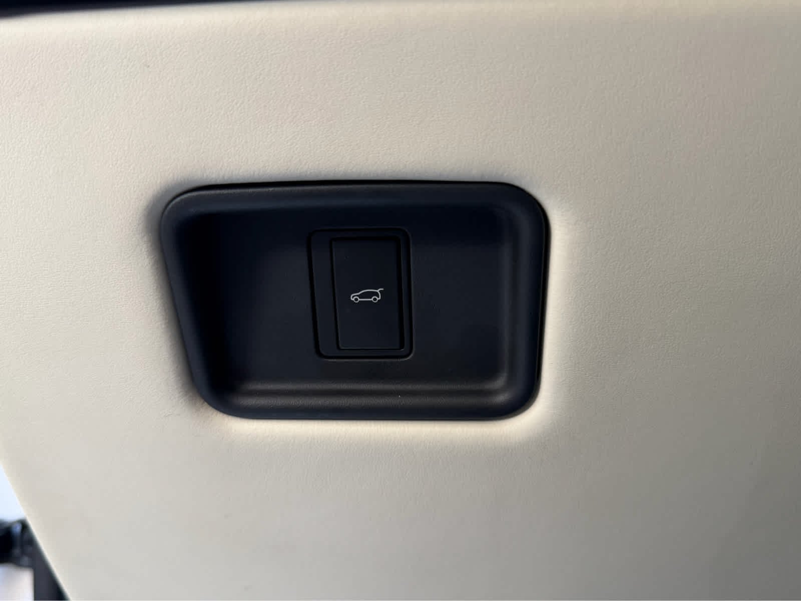 Certified Used 2024 Ostuni Pearl White Metallic Land Rover Autobiography image 22