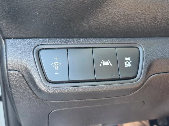 Used 2020 White Kia LXS image 28