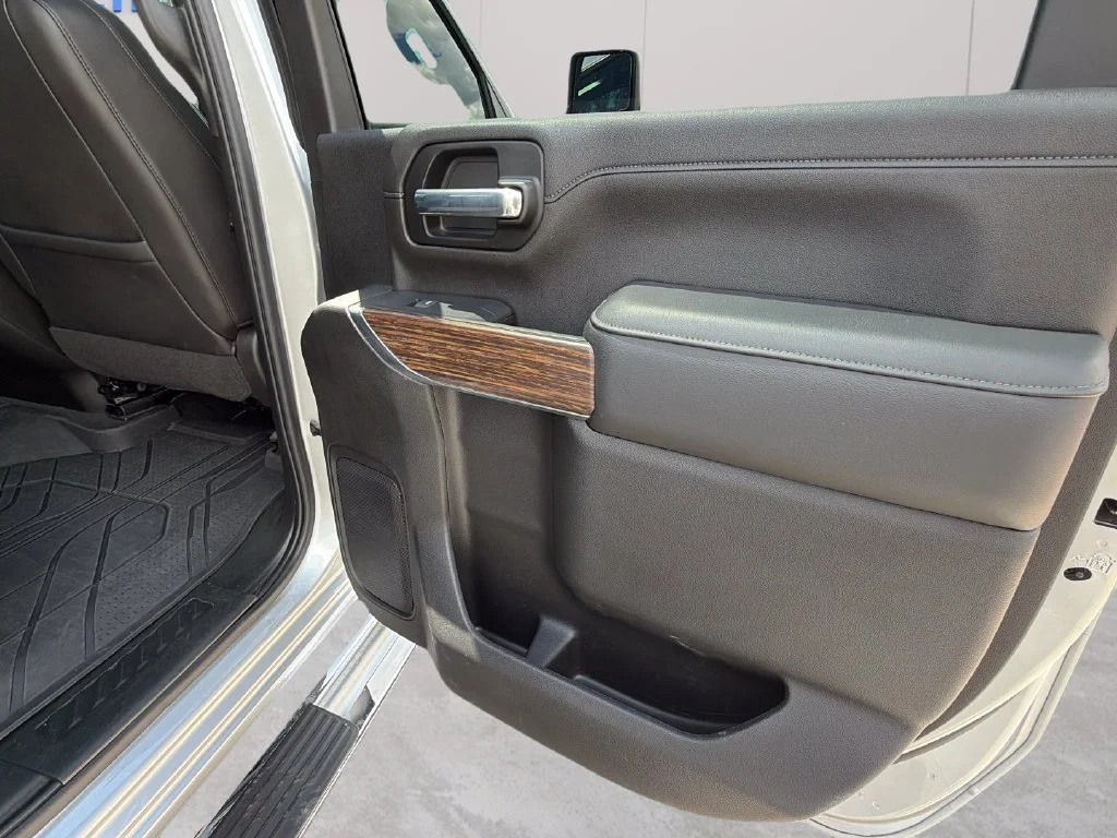 Used 2022 SILVER ICE METALLIC Chevrolet High Country image 34