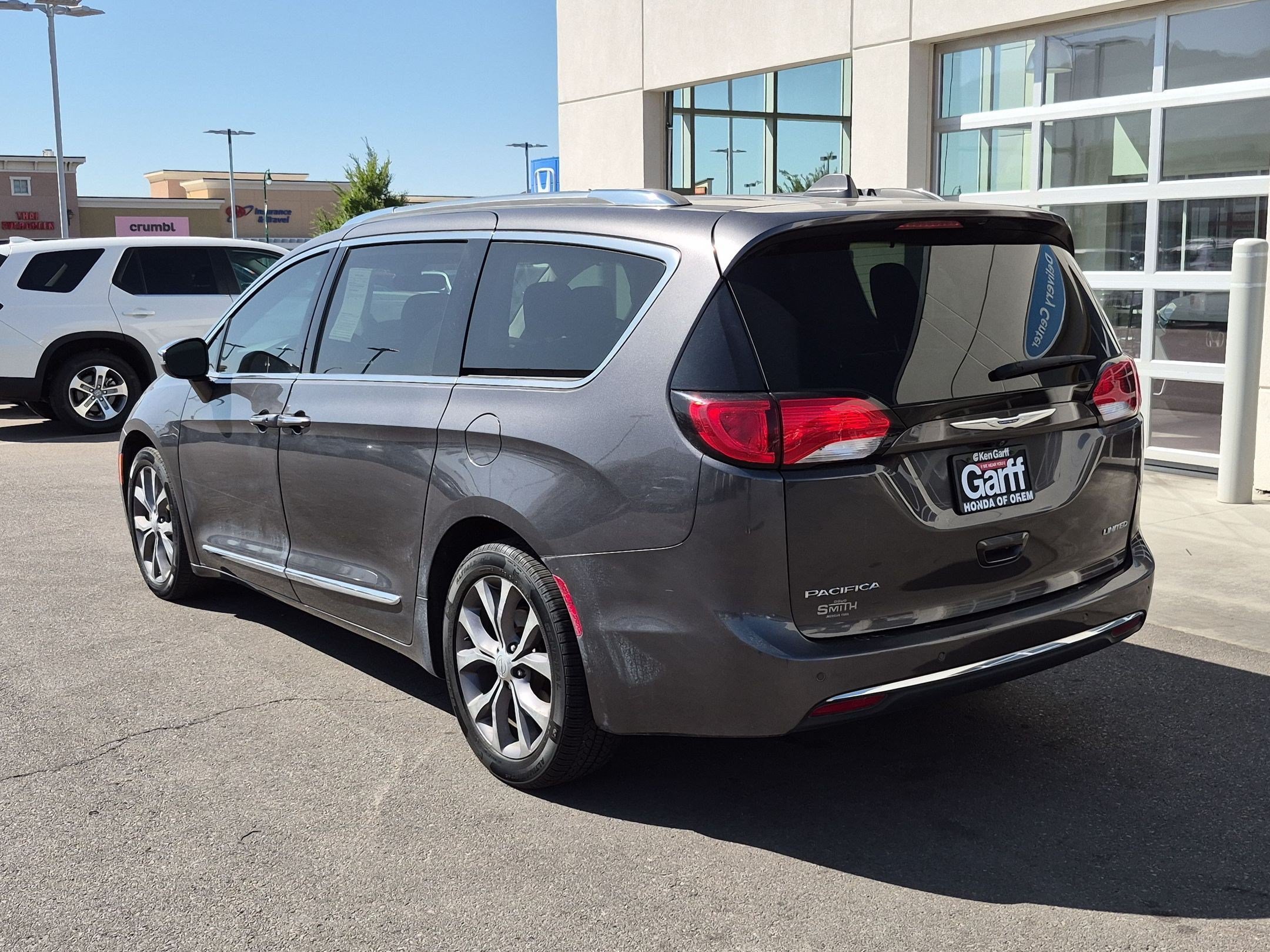 Used 2019 Granite Crystal Metallic Clearcoat Chrysler Limited image 5