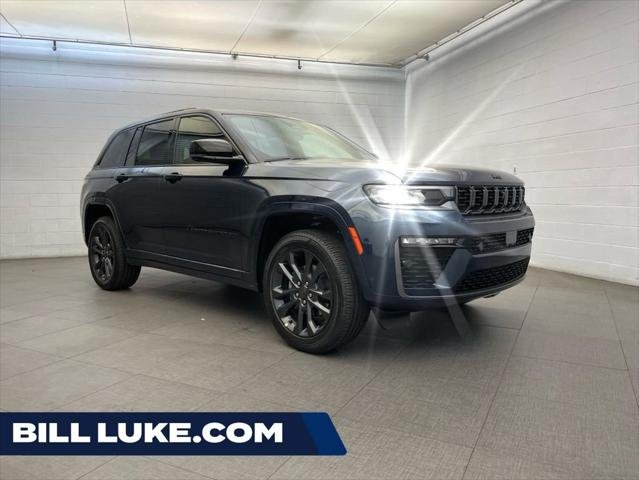New 2026 Fathom Blue Pearl-Coat Exterior Paint Jeep Limited image 1