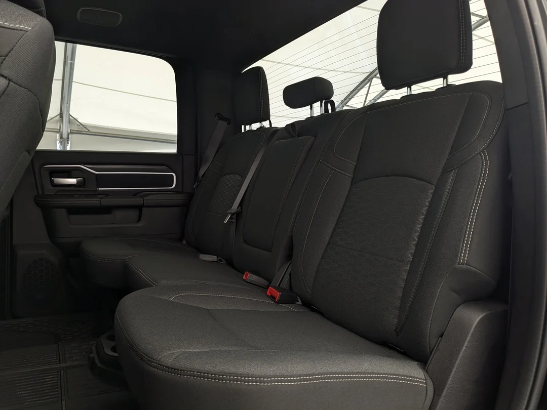 New 2026 Black RAM Big Horn - - 4x4 - 6.7L HO Diesel - 12 Nav - Sport App Pkg - 5th Wheel/Gooseneck Prep & More! image 28