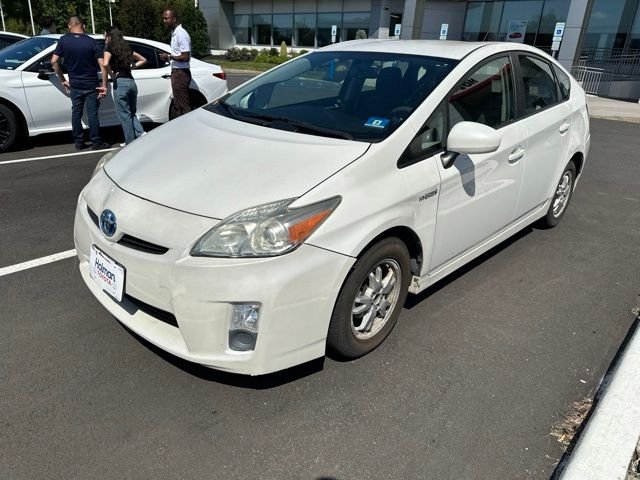 Used 2010  Toyota I image 2