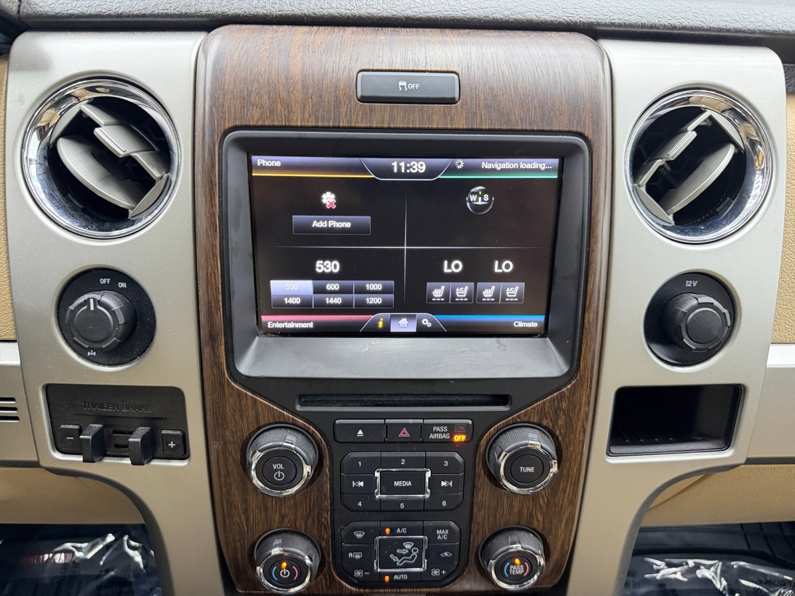 Used 2013 White Platinum Ford Lariat image 21