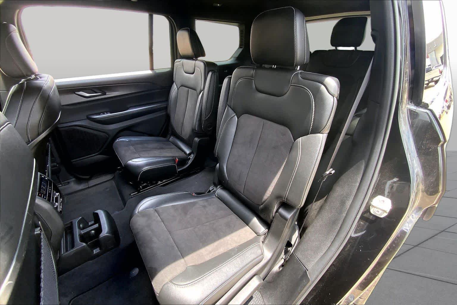 Certified Used 2023 Diamond Black Jeep Altitude image 20