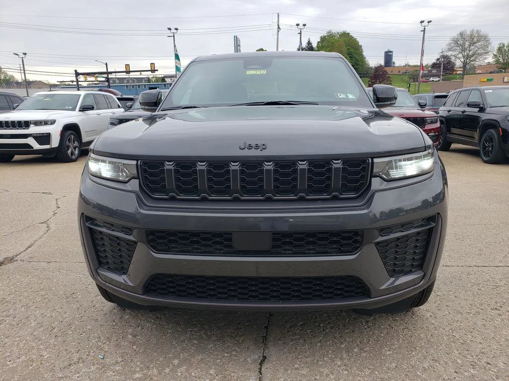 New 2026 Baltic Gray Metallic Clear-Coat Exterior Paint Jeep Laredo Altitude image 9